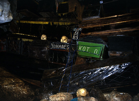 sulawesi - cave grave.jpg